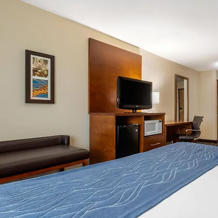 Comfort Inn Story City - I-35 Near Ames-3