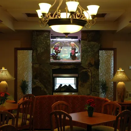 Triple Play Resort Hotel & Suites-3