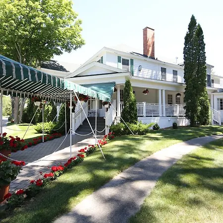 Colonial Inn Harbor Springs-2