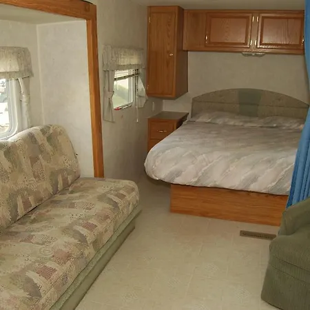 Crescent Bar Camping Resort Cottage 4-2