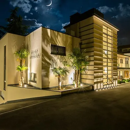 Haus Gregori Modern & Central Stay In Vineyard With Rooftop & Served Breakfast-3