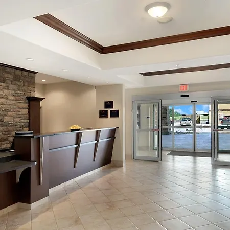 Ramada By Wyndham Wainwright-3