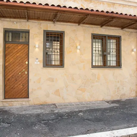Mancini Shabby House-2