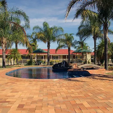 Pines Country Club Motor Inn-3