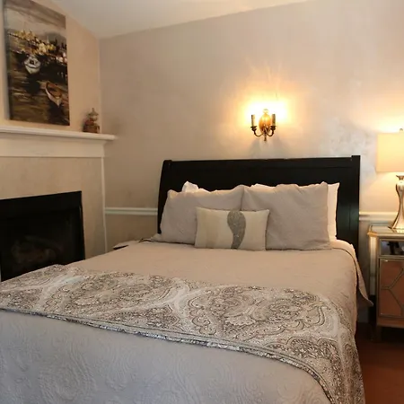 Martha'S Vineyard B & B-2
