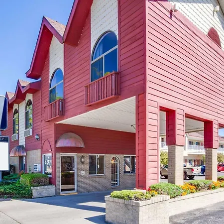 Super 8 Beachfront By Wyndham Mackinaw City, Mi-3