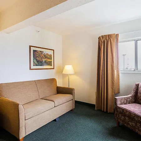 Quality Inn & Suites Belmont - Platteville-3