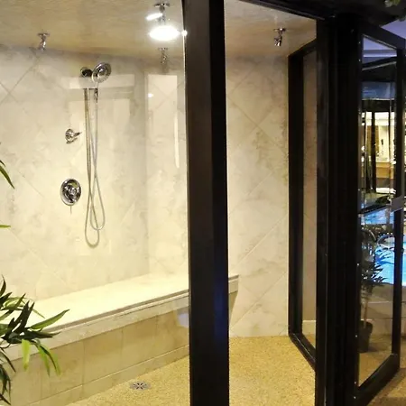 Sybaris Pool Suites Frankfort - Adults Only-3