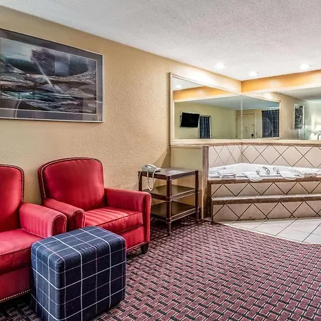 Rodeway Inn-3