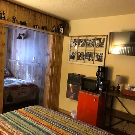 Dusty Boots Motel & Cafe-3