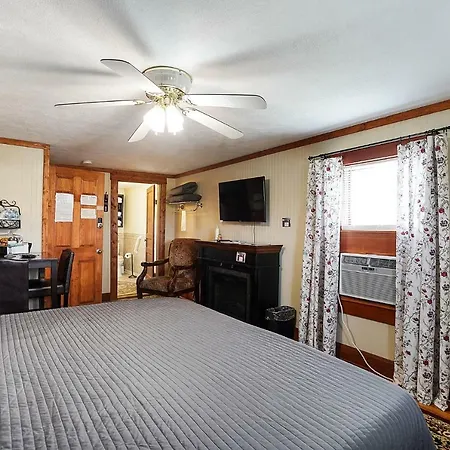 Hocking Hills Inn-3