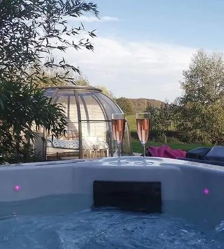 Les nuits insolites de la mothe - hébergement en bulle - tiny house avec spa privatif ou croisière fluviale