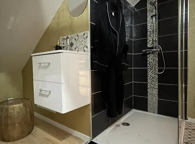 Redroom Loveroom Chambre Spa privative Insolite Thème 50 nuances de grey Douchy-les-Mines