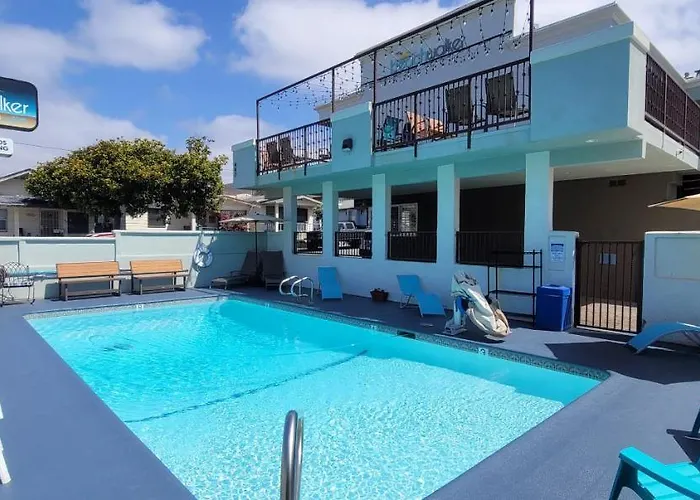 Beachwalker Inn & Suites