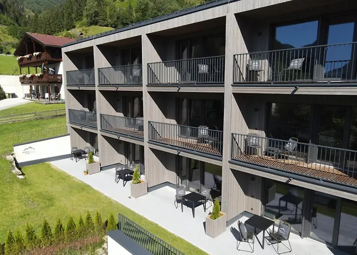 Simple Life Apartments