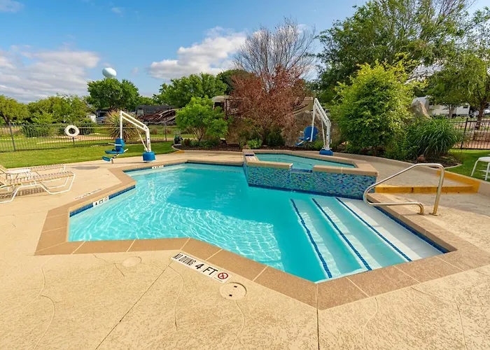 Sun Outdoors Lake Travis Hudson Bend