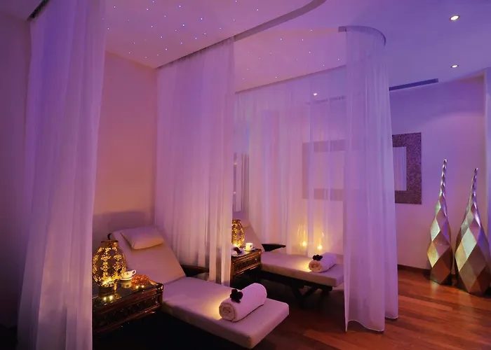 Constantinou Bros Pioneer Beach Hotel