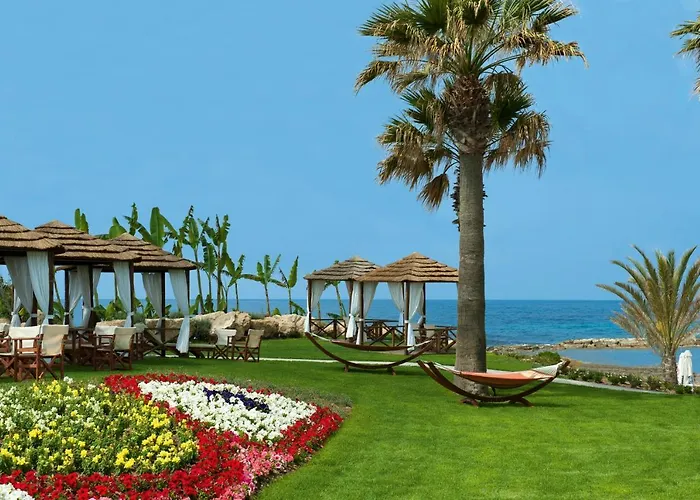Constantinou Bros Pioneer Beach Hotel