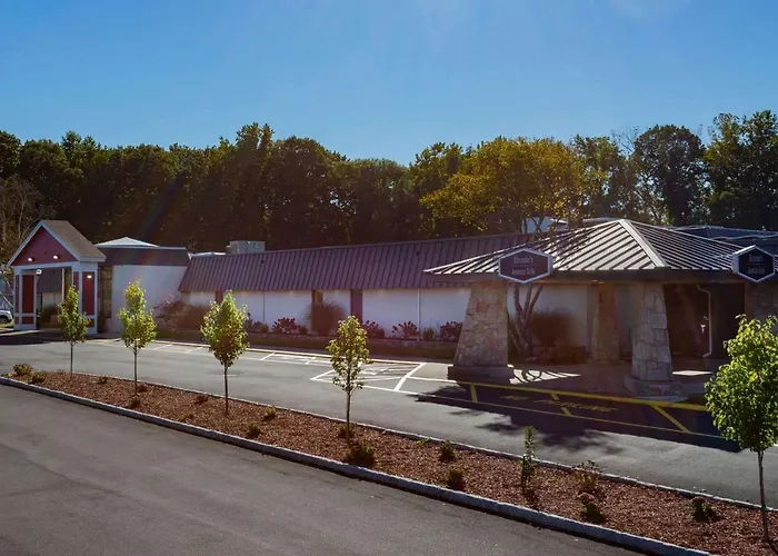 Ramada By Wyndham Hartford North - Bradley Airport