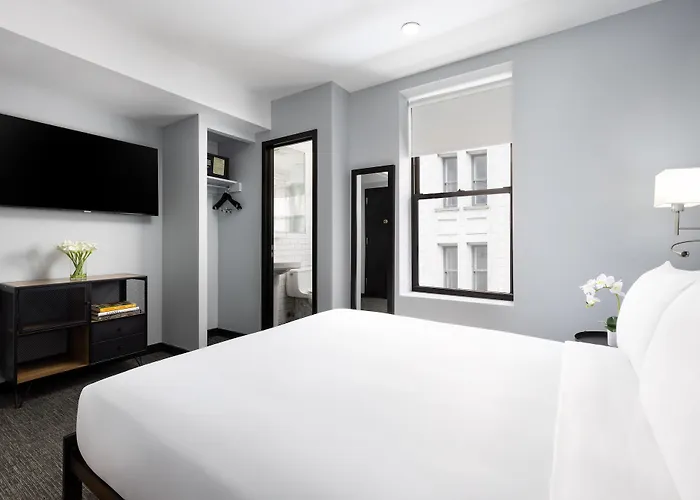 New York 4 Star Hotels With Jacuzzi in Room
