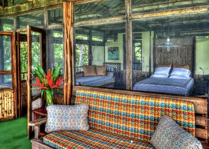 Iguana Lodge Beach Resort Puerto Jimenez