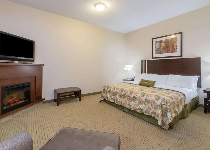 Ramada By Wyndham Wainwright Hotel