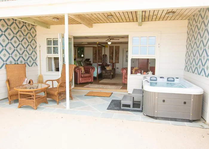 Tolcarne Beach Colonial Restaurant And Rooms