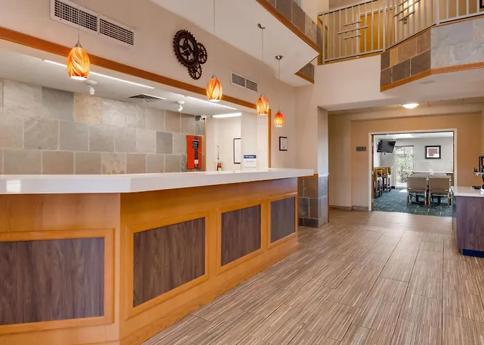 Best Western Plus Gateway Inn & Suites - Aurora