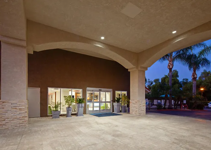 Holiday Inn Express & Suites San Diego- By Ihg