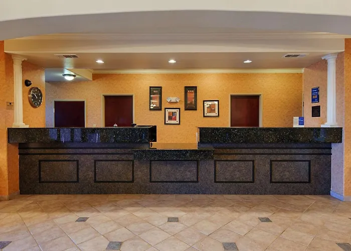 Best Western Inn & Suites - Henrietta