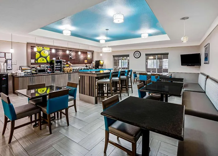 La Quinta By Wyndham Conroe Hotel