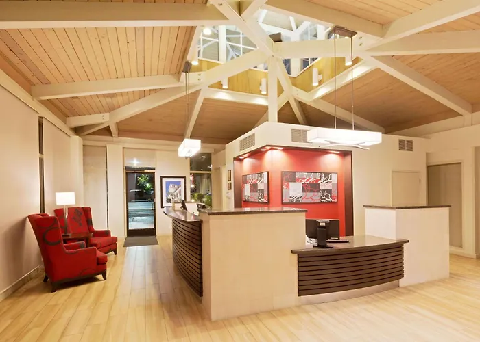 Ramada By Wyndham Santa Barbara Hotel Goleta