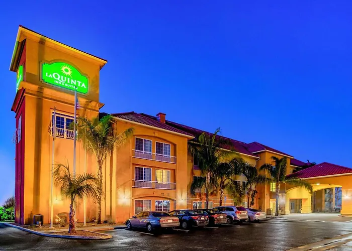 La Quinta By Wyndham Fowler Hotel