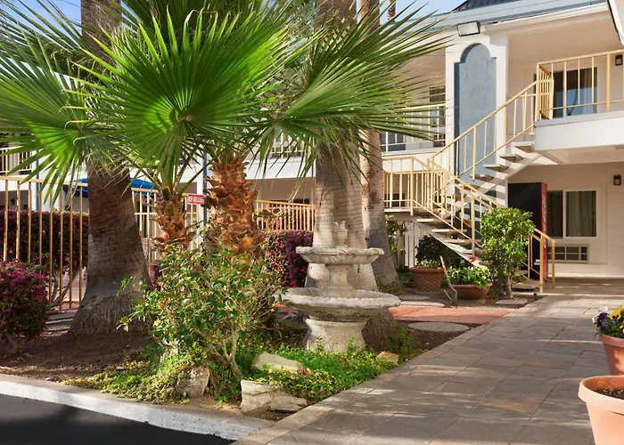 Travelodge By Wyndham Bakersfield