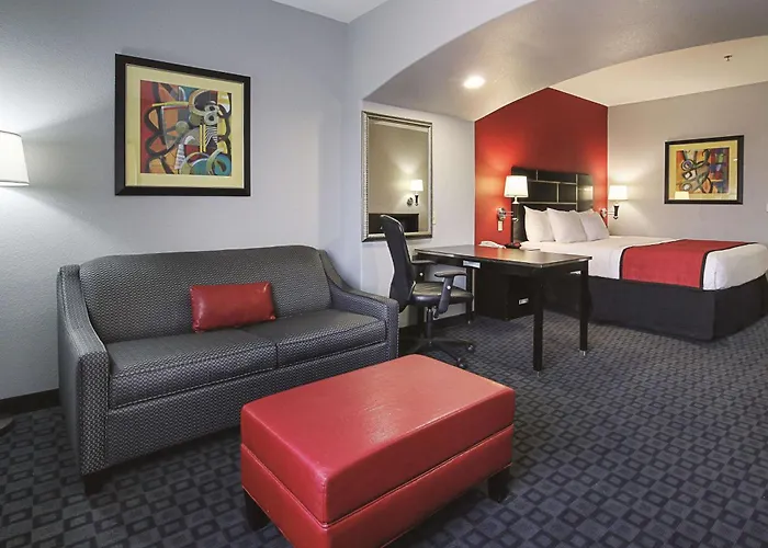 La Quinta Inn & Suites By Wyndham South Dallas - Hutchins