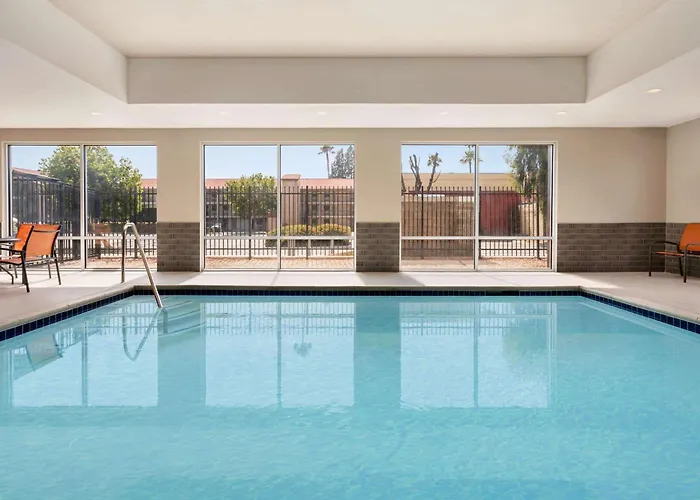 La Quinta Inn & Suites By Wyndham San Bernardino