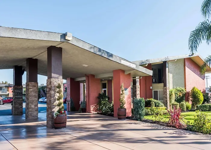 Days Inn & Suites By Wyndham Lodi