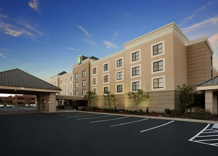 Embassy Suites Cleveland - Beachwood