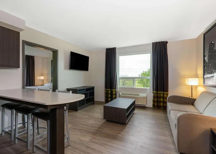 Super 8 By Wyndham Winnipeg East Mb