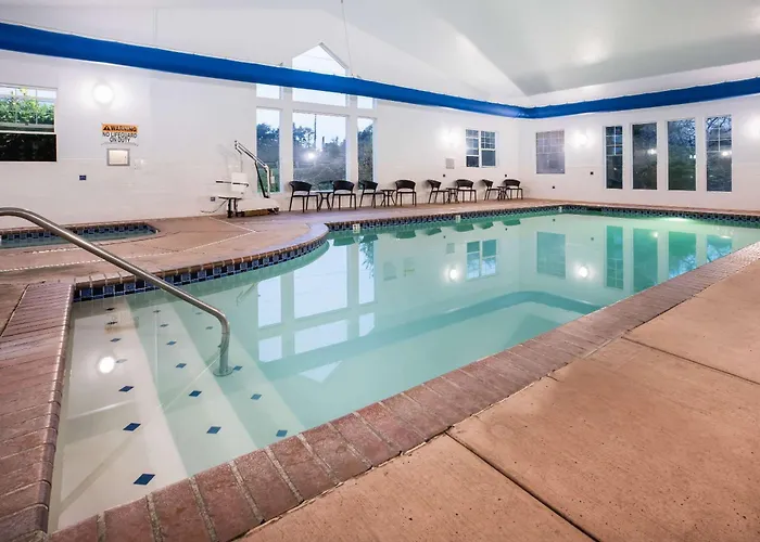 La Quinta By Wyndham Newport Hotel