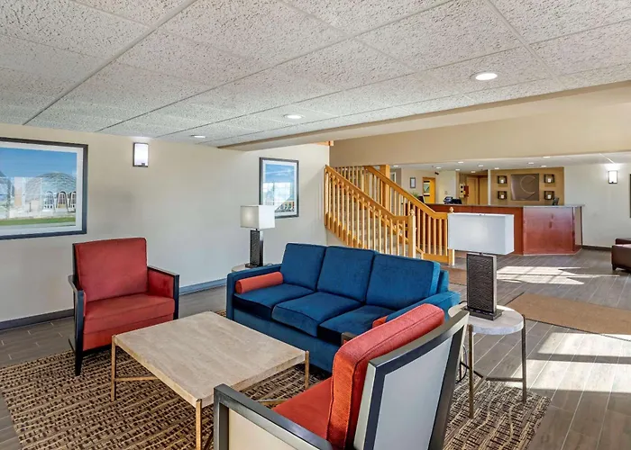 Comfort Inn & Suites Jackson - West Bend