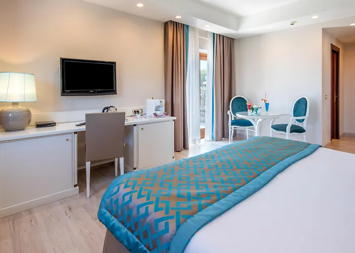 Nastro Azzurro Resort Meta