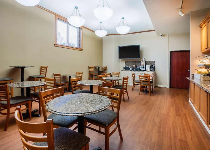 La Quinta By Wyndham Portland Airport Hotel