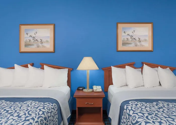 Days Inn & Suites By Wyndham Cambridge