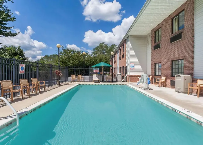 Days Inn & Suites By Wyndham