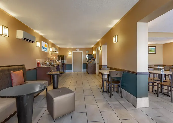 Days Inn By Wyndham Breezewood