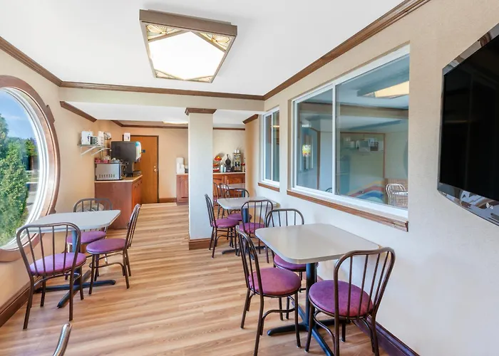Ramada By Wyndham Mackinaw City Waterfront