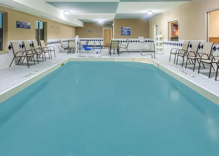 Baymont By Wyndham South Haven Hotel
