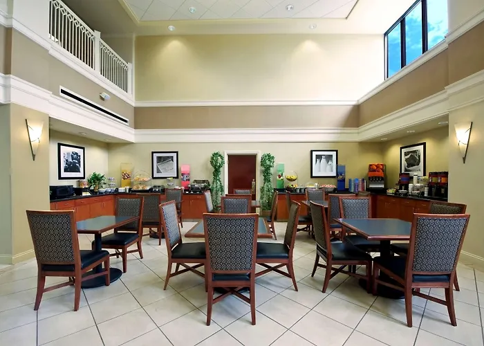 Hampton Inn & Suites-Atlanta Airport North-I-85