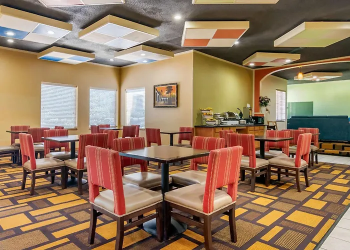 Quality Inn & Suites Lenexa Kansas City